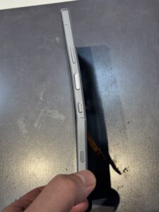 Xperia 1 III 本体の歪み（側面）