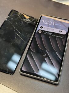 Google Pixel 7a 画面割れ修理前の状態